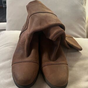 Sorel pull on mid calf boot.